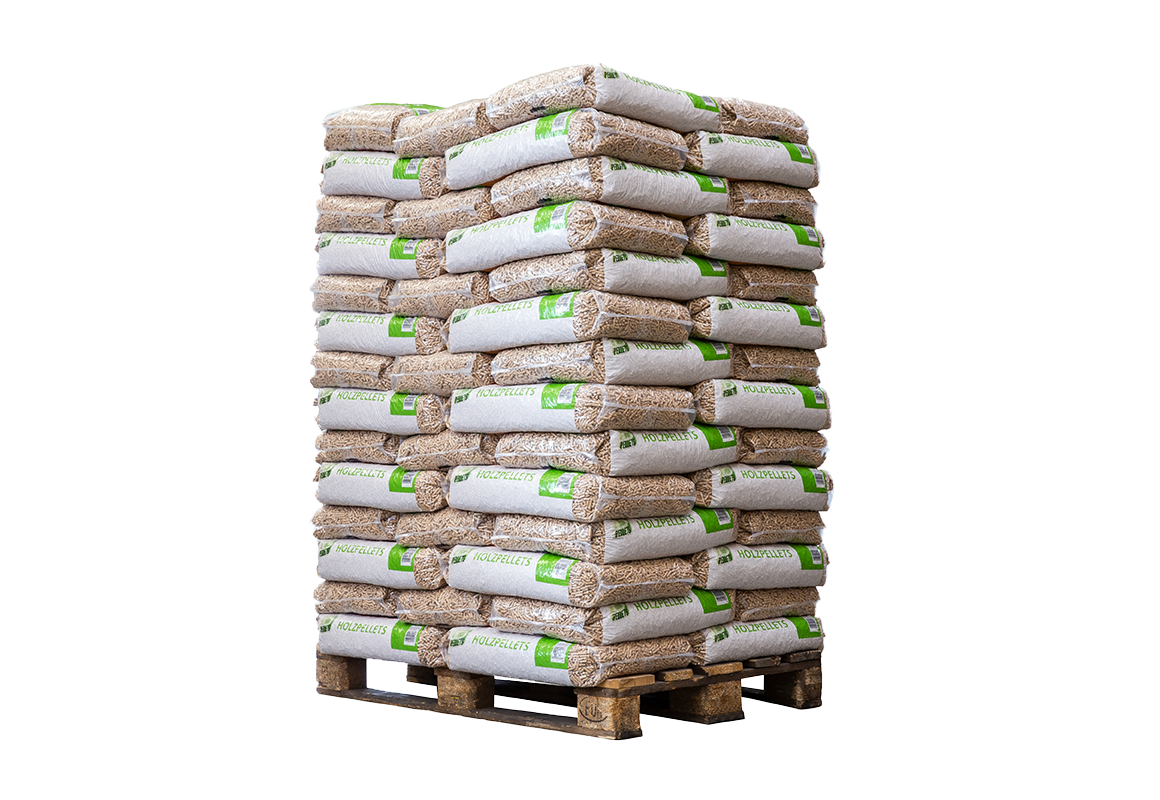 Eine Palette voller Säcke mit Holzpellets