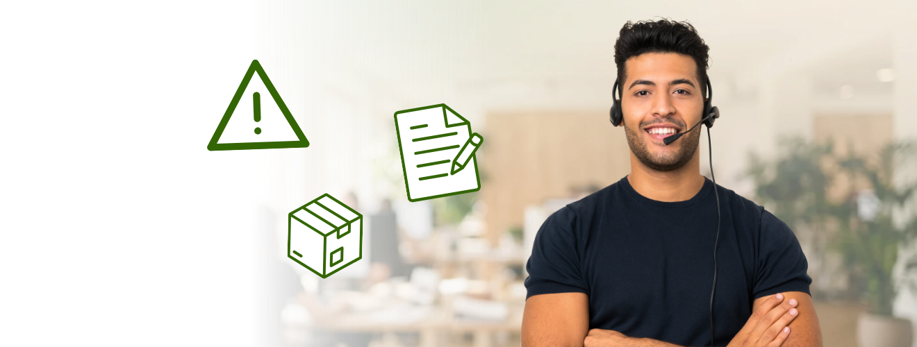 Freundlicher Raiffeisen Bio-Brennstoffe Kundenservice-Mitarbeiter mit Headset zur Unterstützung bei Reklamationen und Fragen.