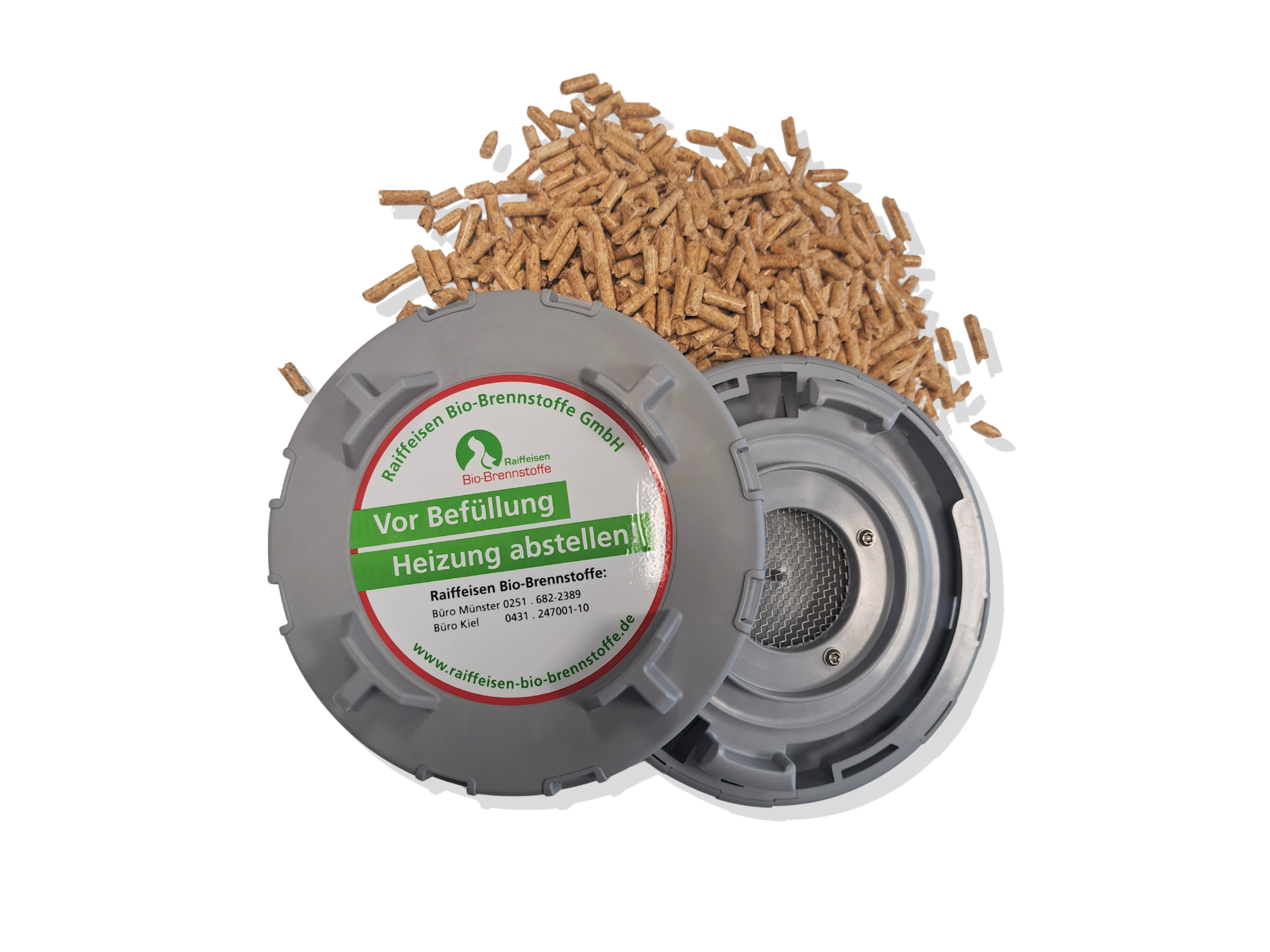 Produktfoto von zwei Belüftungsdeckeln mit Holzpellets im Hintergrund